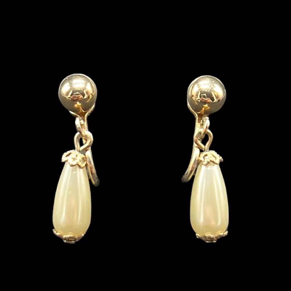 Vintage Sarah Coventry Clip On Earrings Faux Pearl Gold Tone Dangle